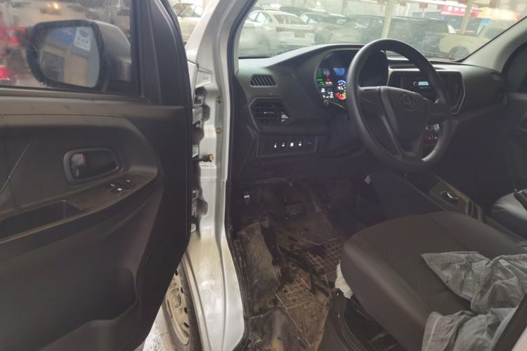 Used CHANGAN KAICHENG Ruixing EM60 2025 Passenger Version Comfort Model 6 Seats 300 km Liftback Door Driver Seat