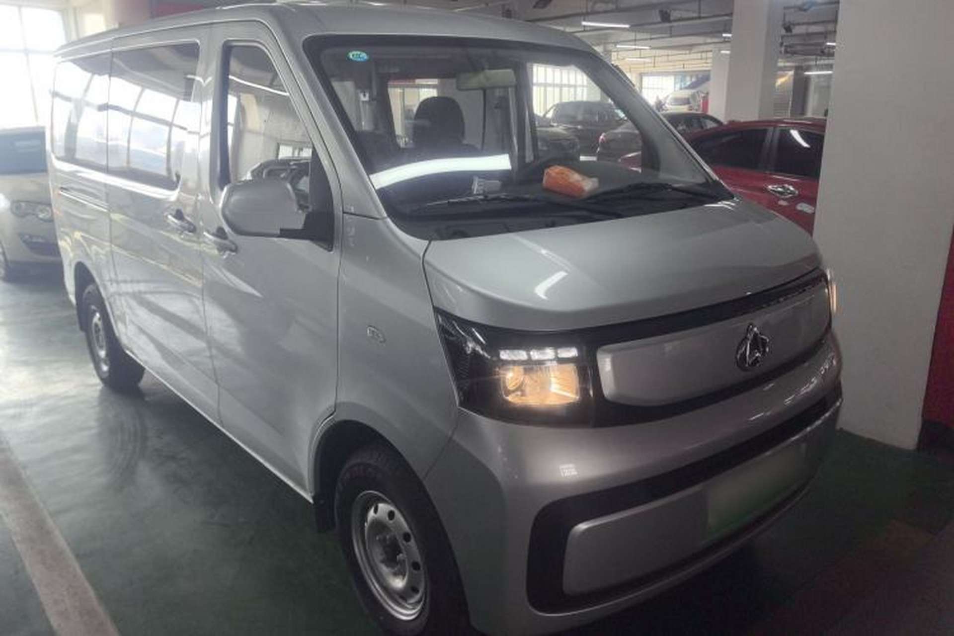 Used CHANGAN KAICHENG Ruixing EM60 2025 Passenger Version Comfort Edition 6 Seats 300 km Range Side-Hinged Doors Exterior 2