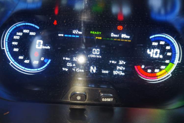Used CHANGAN KAICHENG Ruixing EM60 2025 Passenger Version Comfort Model 6 Seats 300 km Liftback Door Instrument Cluster