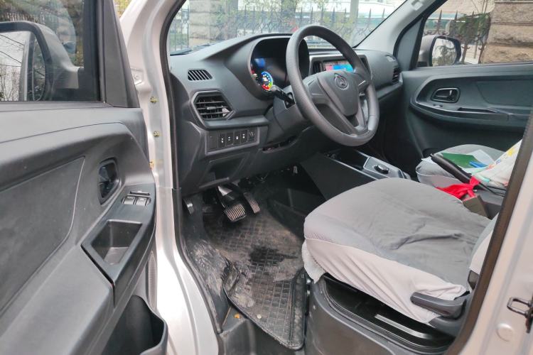 Used CHANGAN KAICHENG Ruixing EM60 2025 Passenger Version Comfort Edition 6 Seats 300 km Range Side-Hinged Doors Interior 3