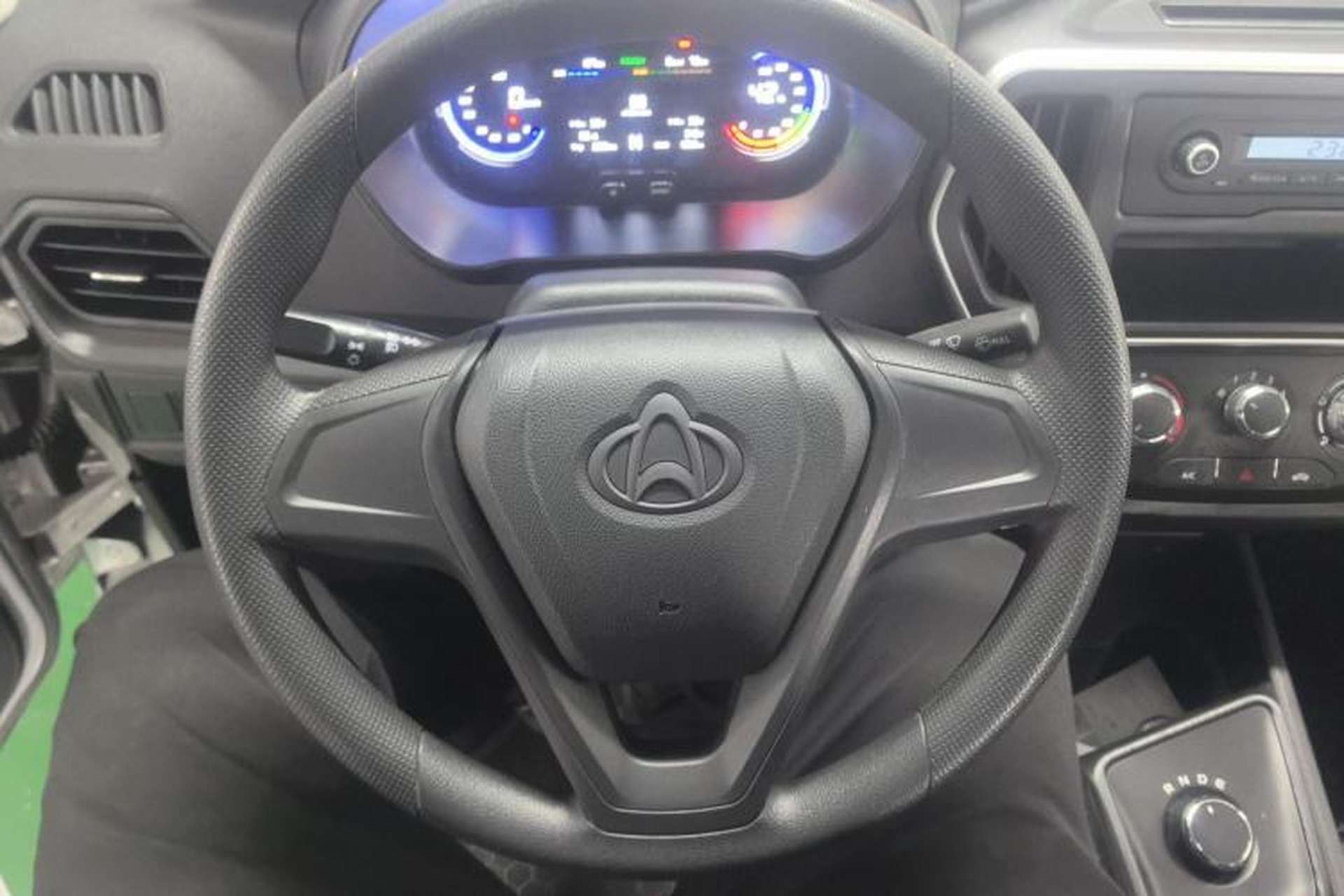 Used CHANGAN KAICHENG Ruixing EM60 2025 Passenger Version Comfort Edition 6 Seats 300 km Range Side-Hinged Doors Steering Wheel