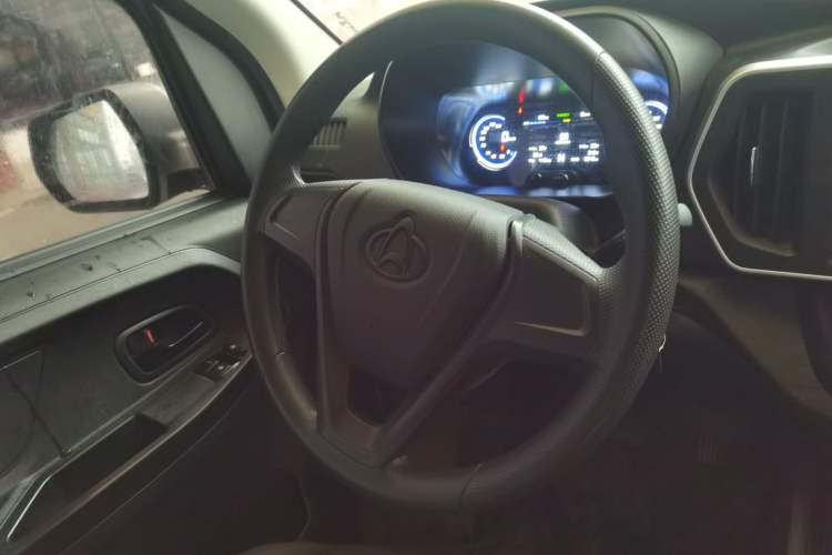 Used CHANGAN KAICHENG Ruixing EM60 2025 Passenger Version Comfort Model 6 Seats 300 km Liftback Door Steering Wheel