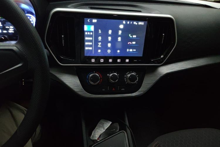 Used CHANGAN KAICHENG Ruixing EM60 2025 Passenger Version Comfort Model 6 Seats 300 km Liftback Door Audio And AC Panel
