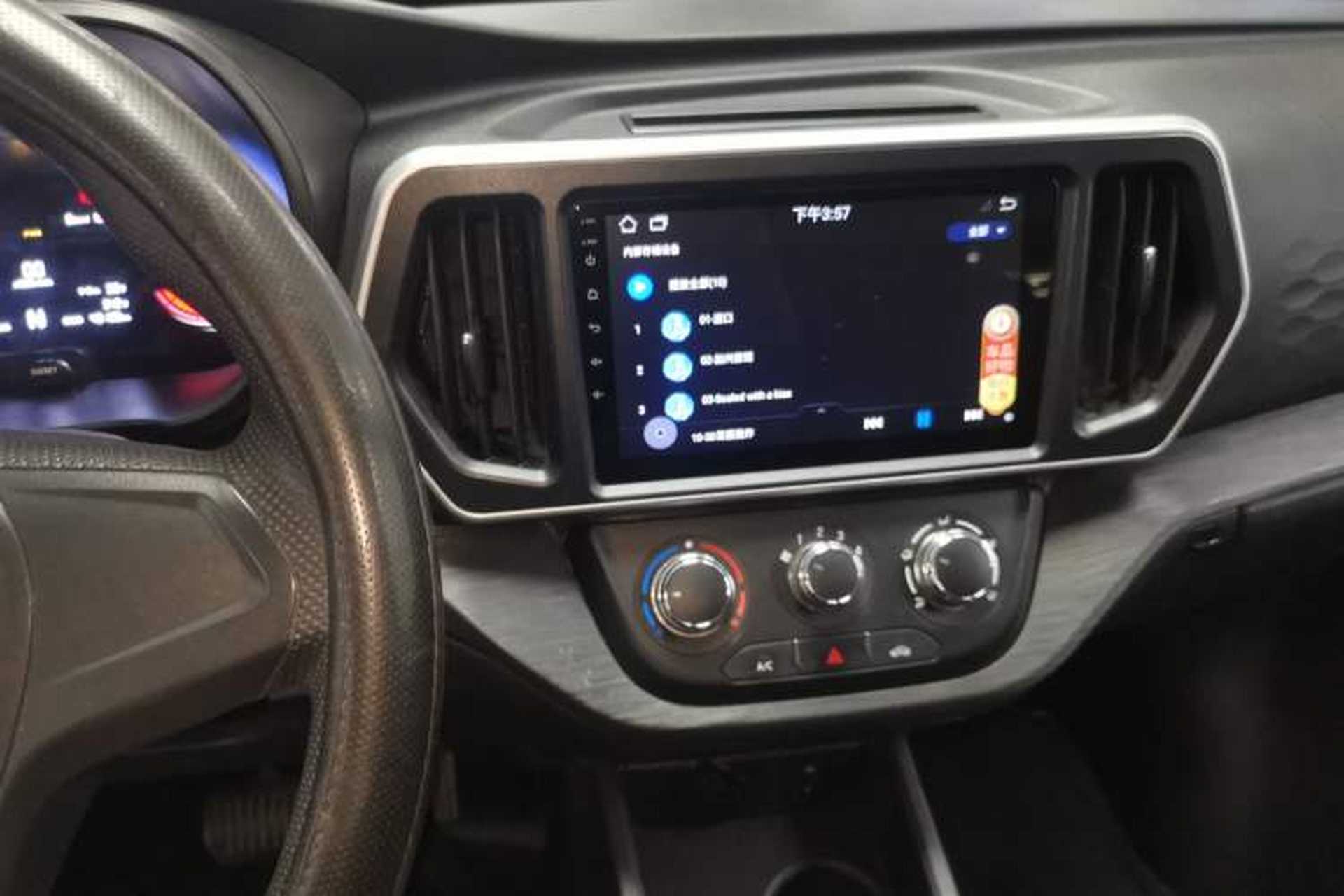 Used CHANGAN KAICHENG Ruixing EM60 2025 Passenger Version Comfort Edition 6 Seats 300 km Range Side-Hinged Doors Audio And AC Panel