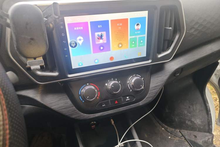 Used CHANGAN KAICHENG Ruixing EM60 2025 Passenger Version Comfort Edition 6 Seats 300 km Range Side-Hinged Doors Audio And AC Panel