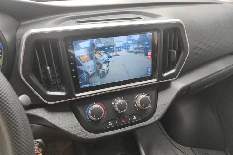 Used CHANGAN KAICHENG Ruixing EM60 2025 Passenger Version Comfort Model 6 Seats 300 km Liftback Door Audio And AC Panel