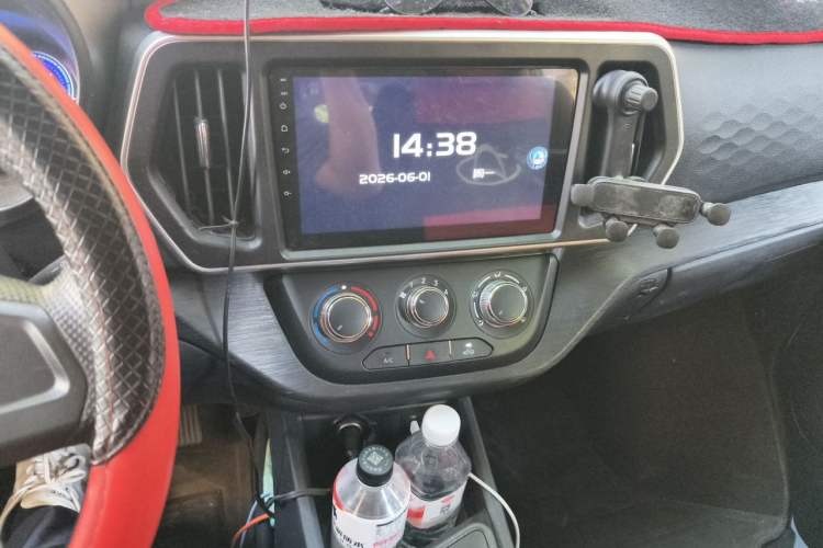 Used CHANGAN KAICHENG Ruixing EM60 2025 Passenger Version Comfort Edition 6 Seats 300 km Range Side-Hinged Doors Audio And AC Panel
