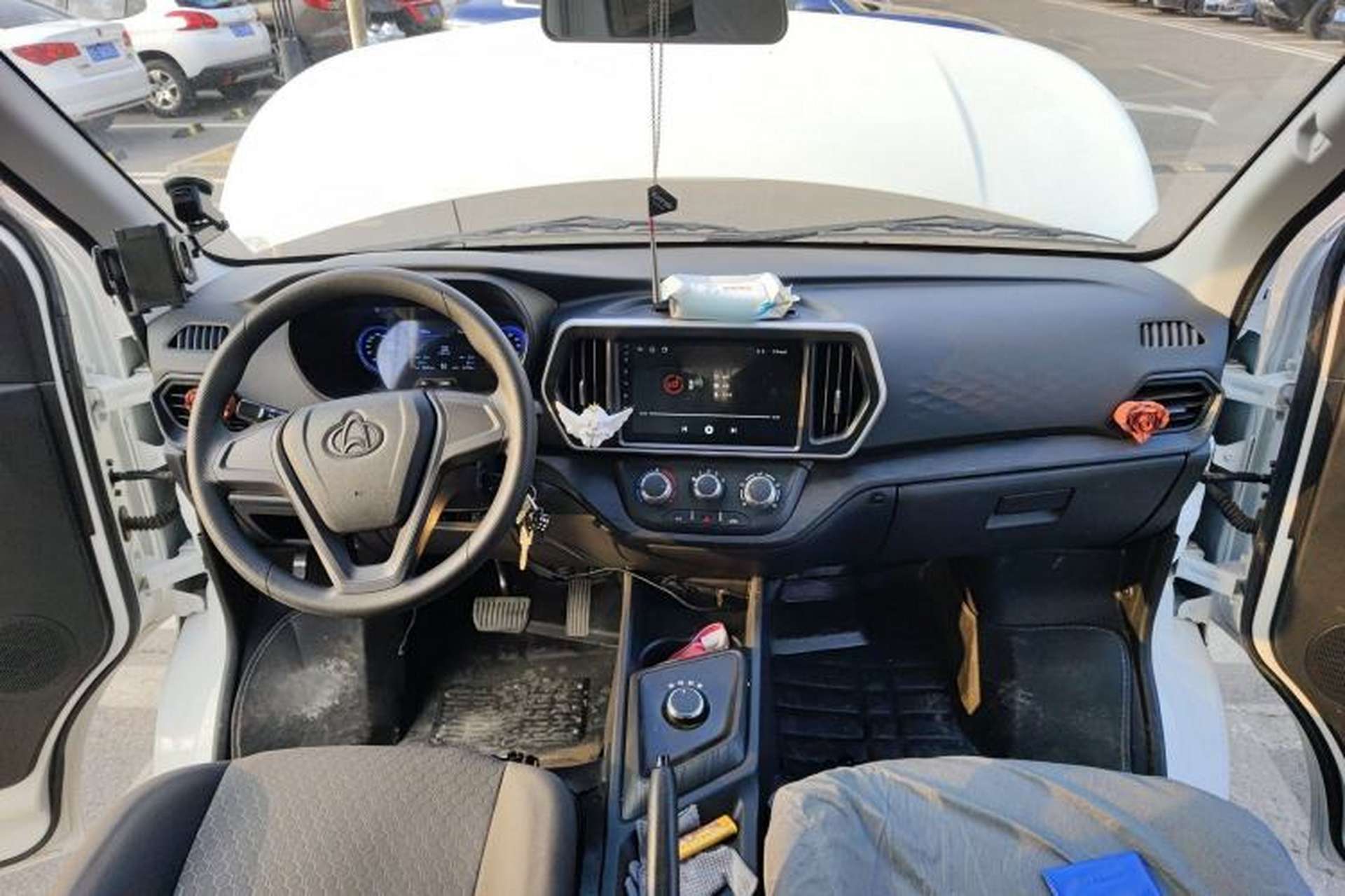 Used CHANGAN KAICHENG Ruixing EM60 2025 Passenger Version Comfort Edition 6 Seats 300 km Range Side-Hinged Doors Center Console