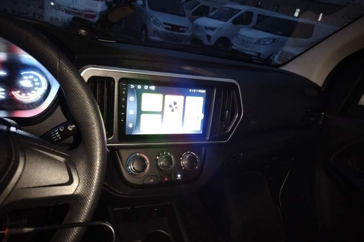Used CHANGAN KAICHENG Ruixing EM60 2025 Passenger Version Comfort Edition 6 Seats 300 km Range Side-Hinged Doors Center Console