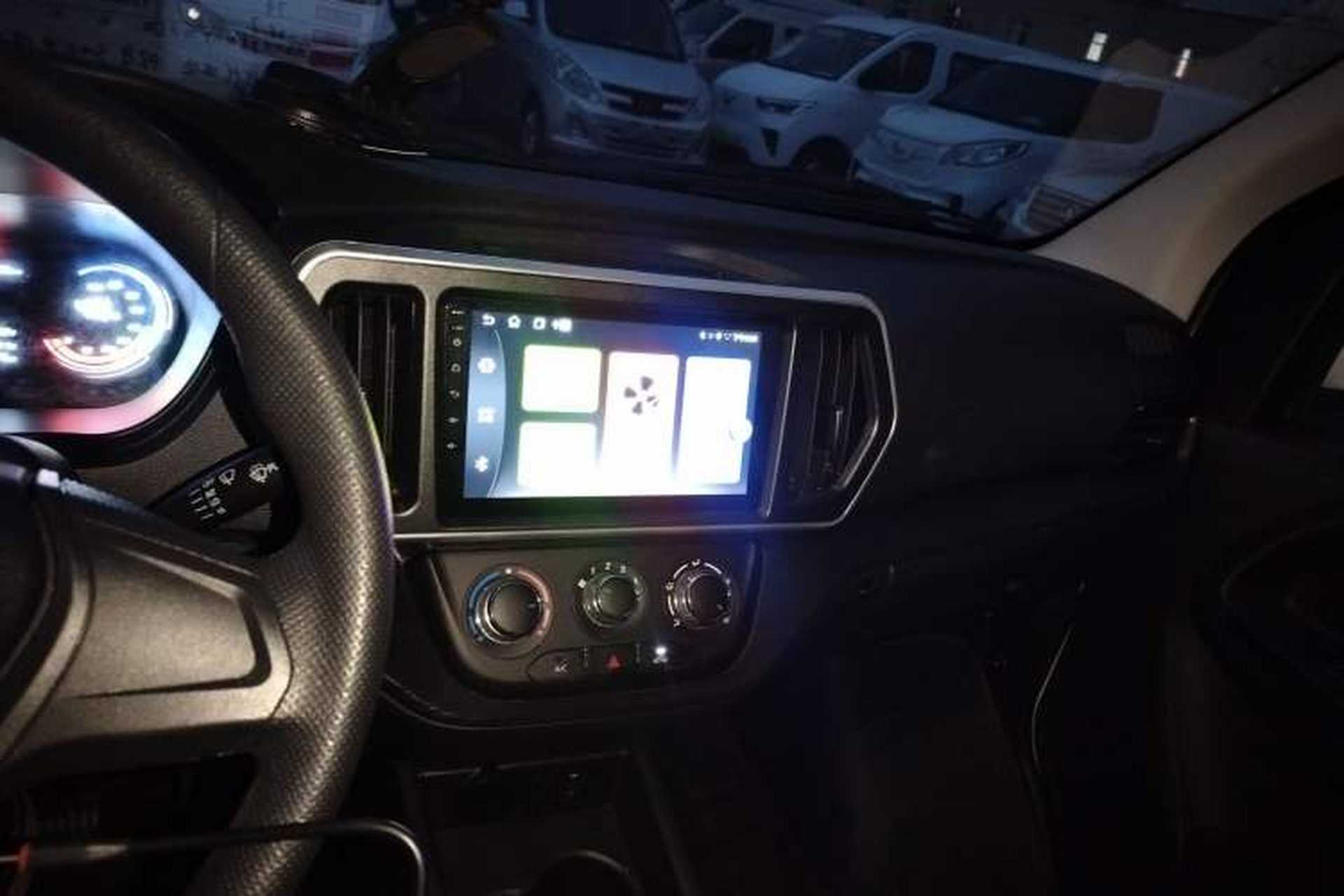 Used CHANGAN KAICHENG Ruixing EM60 2025 Passenger Version Comfort Edition 6 Seats 300 km Range Side-Hinged Doors Center Console