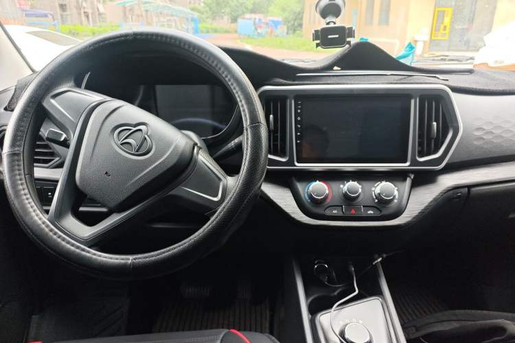 Used CHANGAN KAICHENG Ruixing EM60 2025 Passenger Version Comfort Edition 6 Seats 300 km Range Side-Hinged Doors Center Console