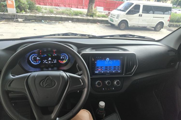 Used CHANGAN KAICHENG Ruixing EM60 2025 Passenger Version Comfort Model 7 Seats 300 km Range Liftback Door Center Console