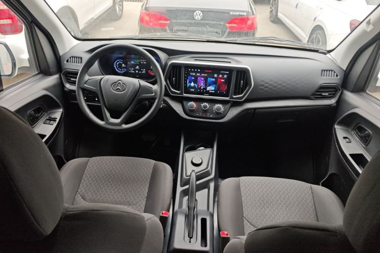 Used CHANGAN KAICHENG Ruixing EM60 2025 Model, Passenger Version—Comfortable Type, 6 Seats, 240 km, Side Doors, 60 kW Center Console