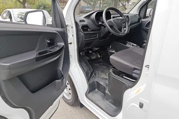 Used CHANGAN KAICHENG Ruixing EM60 2025 Passenger Version Comfort Edition 6 Seats 300 km Range Side-Hinged Doors Driver Seat