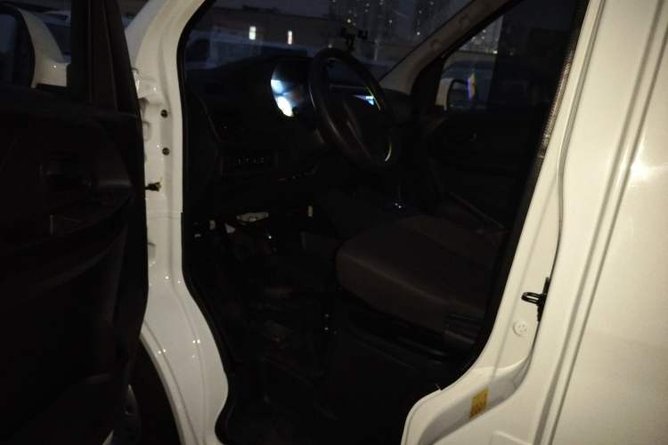 Used CHANGAN KAICHENG Ruixing EM60 2025 Passenger Version Comfort Edition 6 Seats 300 km Range Side-Hinged Doors Driver Seat