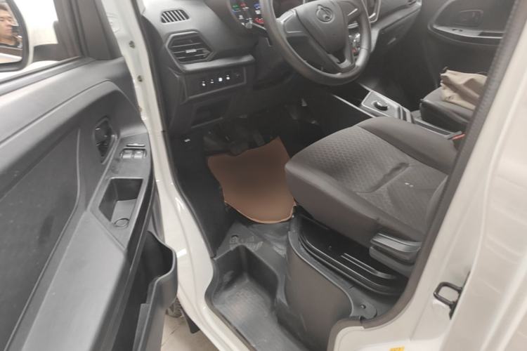 Used CHANGAN KAICHENG Ruixing EM60 2025 Passenger Version Comfort Model 6 Seats 300 km Liftback Door Driver Seat