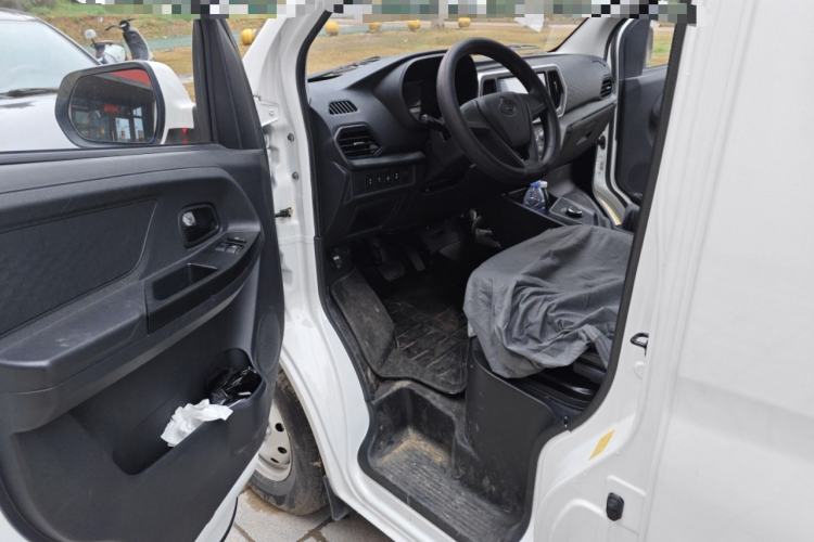 Used CHANGAN KAICHENG Ruixing EM60 2025 Passenger Version Comfort Model 6 Seats 300 km Liftback Door Driver Seat
