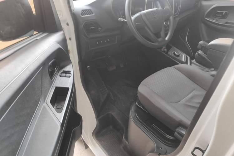 Used CHANGAN KAICHENG Ruixing EM60 2025 Passenger Version Comfort Model 7 Seats 300 km Range Liftback Door Driver Seat