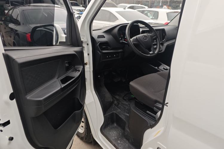 Used CHANGAN KAICHENG Ruixing EM60 2025 Model, Passenger Version—Comfortable Type, 6 Seats, 240 km, Side Doors, 60 kW Driver Seat