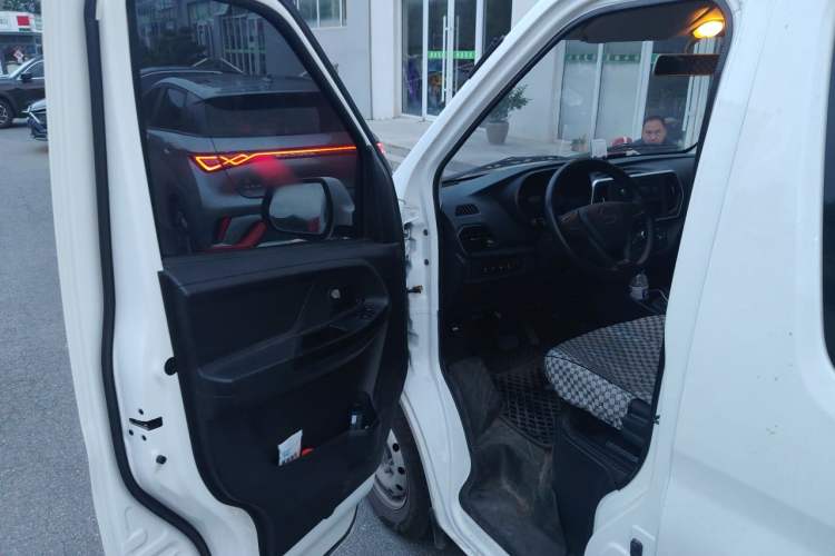 Used CHANGAN KAICHENG Ruixing EM60 2025 Passenger Version Comfort Edition 6 Seats 300 km Range Side-Hinged Doors Driver Seat