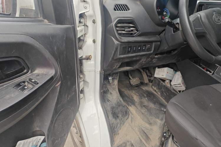Used CHANGAN KAICHENG Ruixing EM60 2025 Passenger Version Comfort Edition 6 Seats 300 km Range Side-Hinged Doors Driver Seat