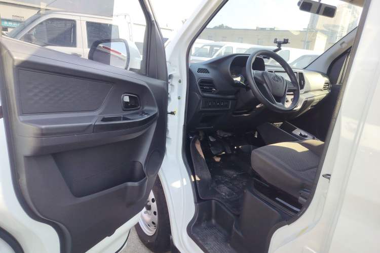 Used CHANGAN KAICHENG Ruixing EM60 2025 Passenger Version Comfort Edition 6 Seats 300 km Range Side-Hinged Doors Driver Seat