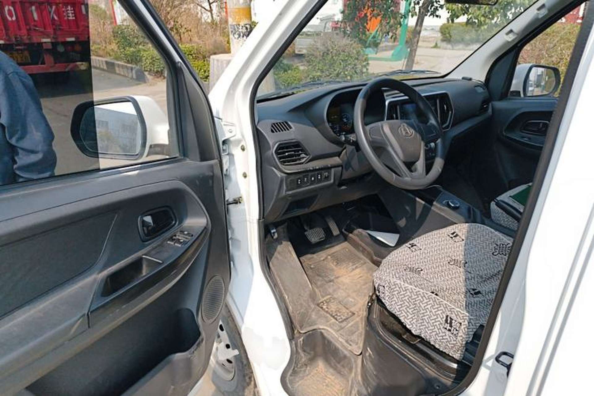 Used CHANGAN KAICHENG Ruixing EM60 2025 Passenger Version Comfort Edition 6 Seats 300 km Range Side-Hinged Doors Driver Seat