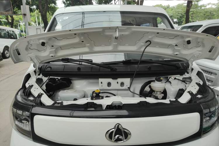 Used CHANGAN KAICHENG Ruixing EM60 2025 Passenger Version Comfort Model 6 Seats 300 km Liftback Door Engine Bay