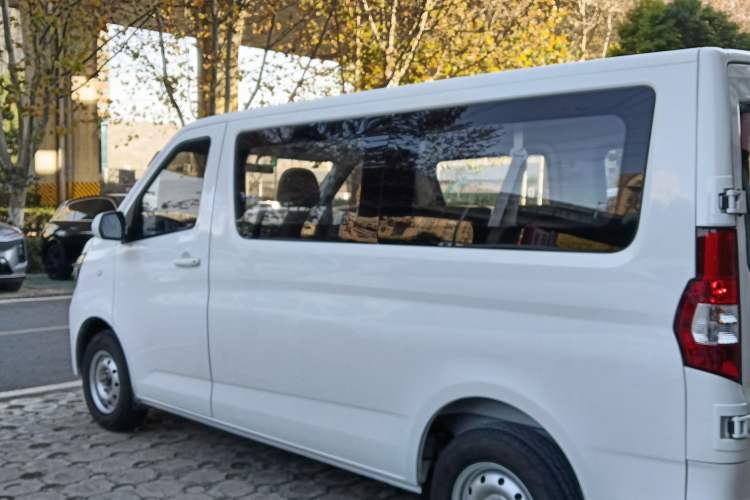 Used CHANGAN KAICHENG Ruixing EM60 2025 Passenger Version Comfort Edition 6 Seats 300 km Range Side-Hinged Doors Exterior 3