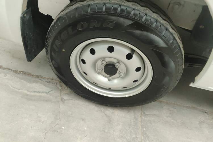 Used CHANGAN KAICHENG Ruixing EM60 2025 Passenger Version Comfort Model 6 Seats 300 km Liftback Door Exterior 5
