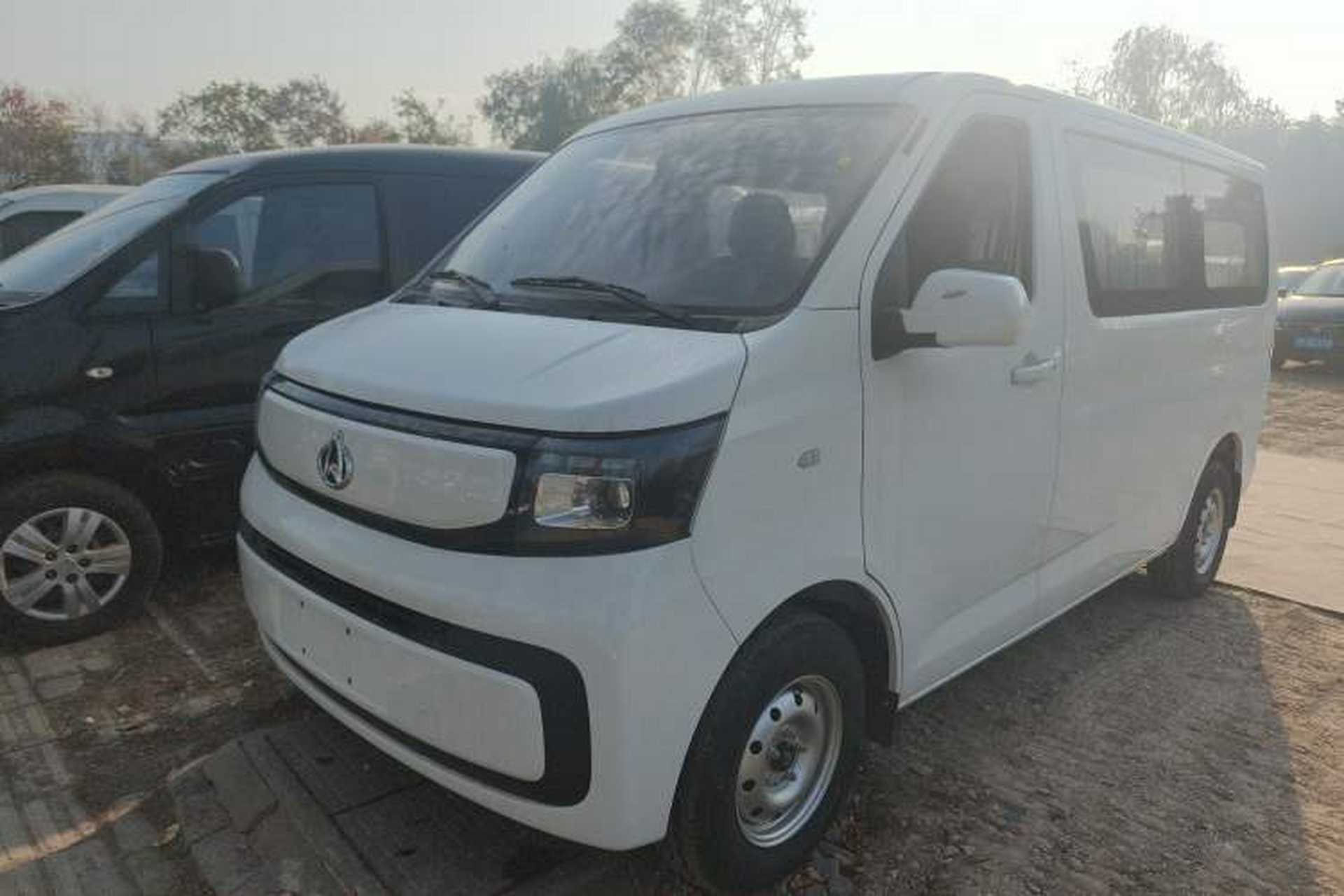 Used CHANGAN KAICHENG Ruixing EM60 2025 Passenger Version Comfort Edition 6 Seats 300 km Range Side-Hinged Doors Front Left 45 Deg