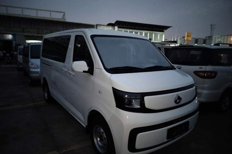 Used CHANGAN KAICHENG Ruixing EM60 2025 Passenger Version Comfort Edition 6 Seats 300 km Range Side-Hinged Doors Front Right 45 Deg