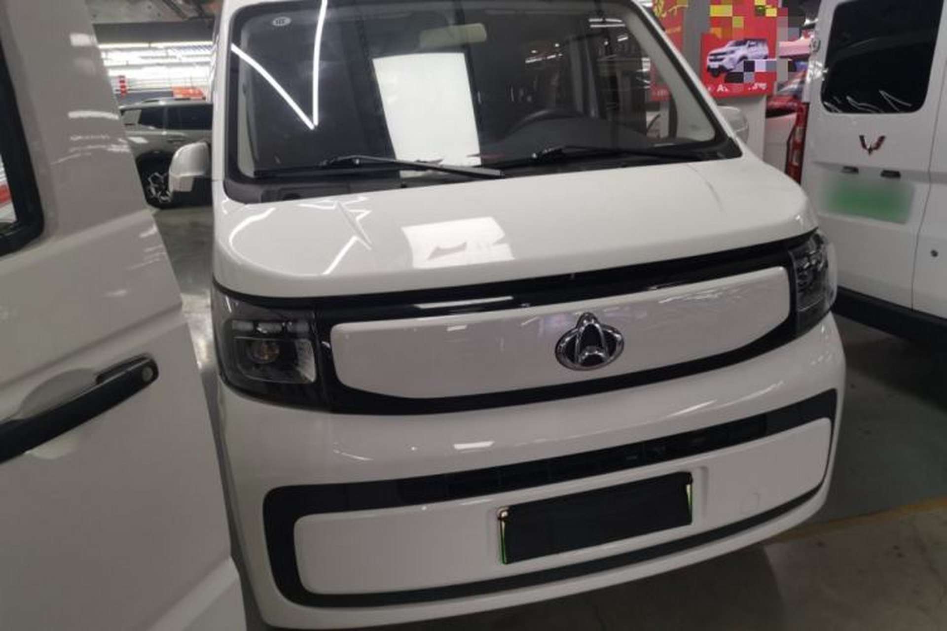 Used CHANGAN KAICHENG Ruixing EM60 2025 Passenger Version Comfort Edition 6 Seats 300 km Range Side-Hinged Doors Front Right 45 Deg