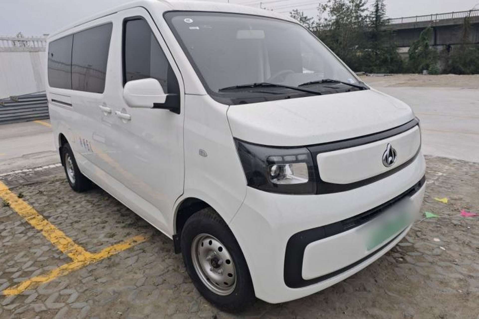 Used CHANGAN KAICHENG Ruixing EM60 2025 Passenger Version Comfort Model 6 Seats 300 km Liftback Door Front Right 45 Deg