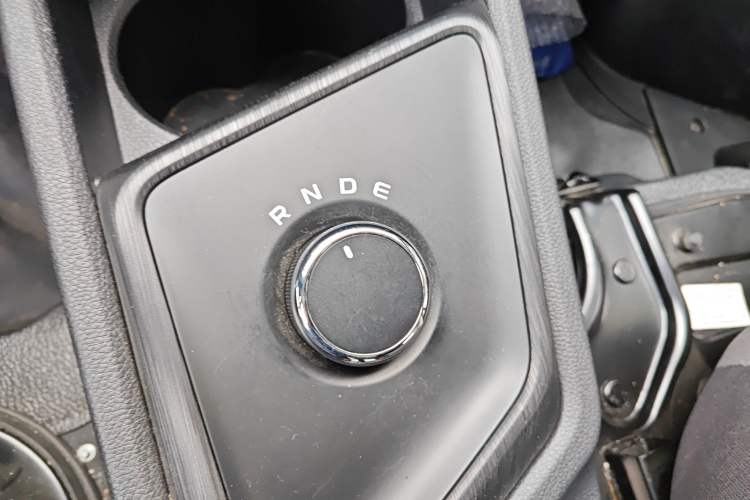 Used CHANGAN KAICHENG Ruixing EM60 2025 Passenger Version Comfort Edition 6 Seats 300 km Range Side-Hinged Doors Gear Lever