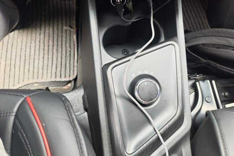 Used CHANGAN KAICHENG Ruixing EM60 2025 Passenger Version Comfort Edition 6 Seats 300 km Range Side-Hinged Doors Gear Lever