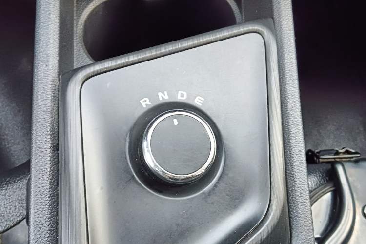 Used CHANGAN KAICHENG Ruixing EM60 2025 Passenger Version Comfort Edition 6 Seats 300 km Range Side-Hinged Doors Gear Lever