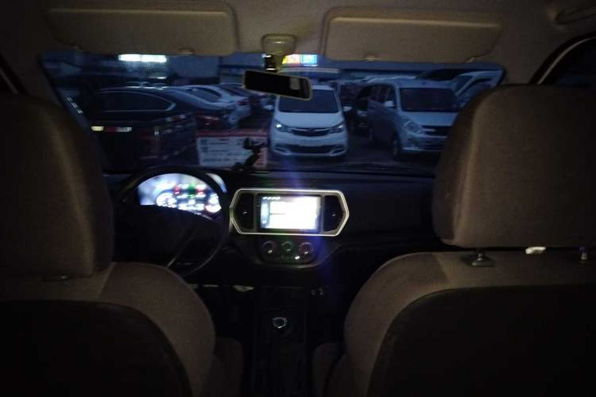 Used CHANGAN KAICHENG Ruixing EM60 2025 Passenger Version Comfort Edition 6 Seats 300 km Range Side-Hinged Doors Headliner
