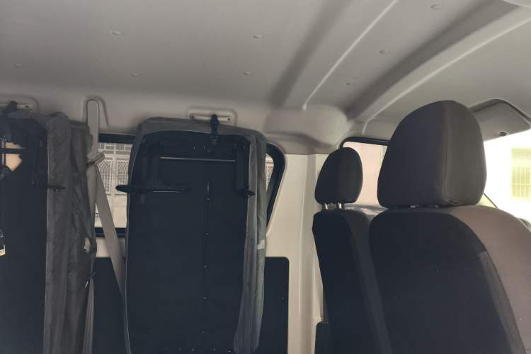 Used CHANGAN KAICHENG Ruixing EM60 2025 Passenger Version Comfort Edition 6 Seats 300 km Range Side-Hinged Doors Headliner