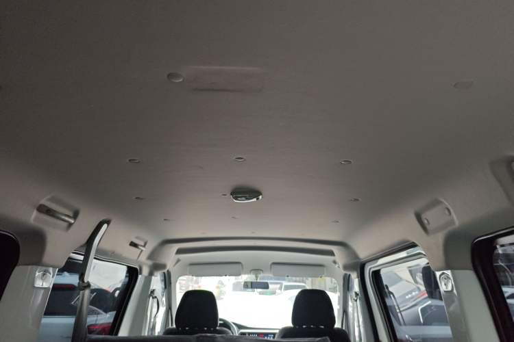 Used CHANGAN KAICHENG Ruixing EM60 2025 Model, Passenger Version—Comfortable Type, 6 Seats, 240 km, Side Doors, 60 kW Headliner