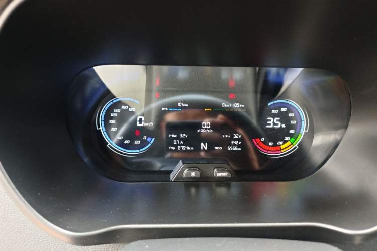 Used CHANGAN KAICHENG Ruixing EM60 2025 Passenger Version Comfort Edition 6 Seats 300 km Range Side-Hinged Doors Instrument Cluster