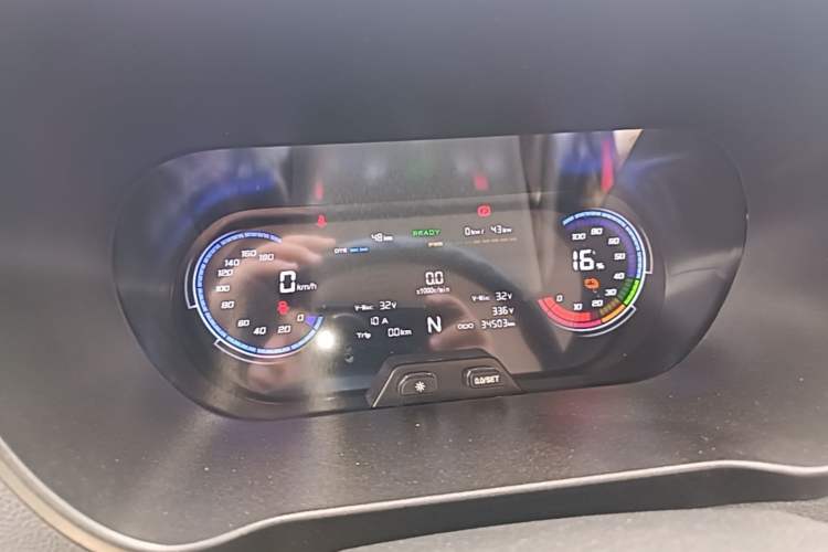 Used CHANGAN KAICHENG Ruixing EM60 2025 Passenger Version Comfort Model 6 Seats 300 km Liftback Door Instrument Cluster