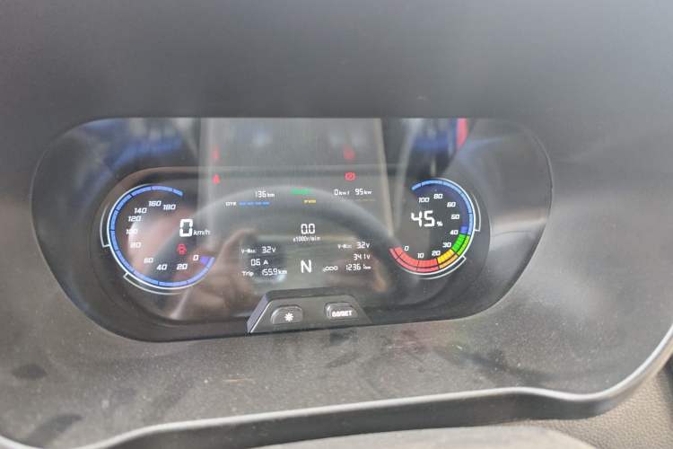 Used CHANGAN KAICHENG Ruixing EM60 2025 Passenger Version Comfort Model 6 Seats 300 km Liftback Door Instrument Cluster