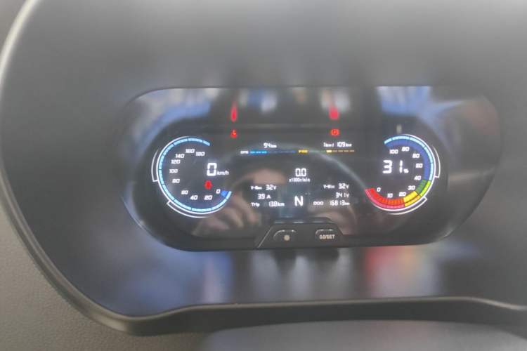 Used CHANGAN KAICHENG Ruixing EM60 2025 Passenger Version Comfort Model 7 Seats 300 km Range Liftback Door Instrument Cluster