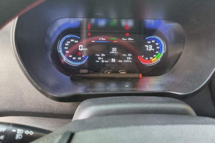 Used CHANGAN KAICHENG Ruixing EM60 2025 Passenger Version Comfort Edition 6 Seats 300 km Range Side-Hinged Doors Instrument Cluster