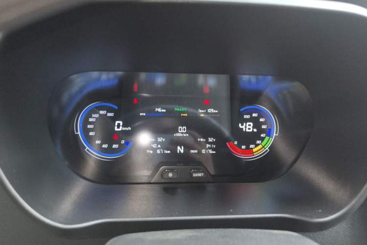 Used CHANGAN KAICHENG Ruixing EM60 2025 Passenger Version Comfort Model 6 Seats 300 km Liftback Door Instrument Cluster