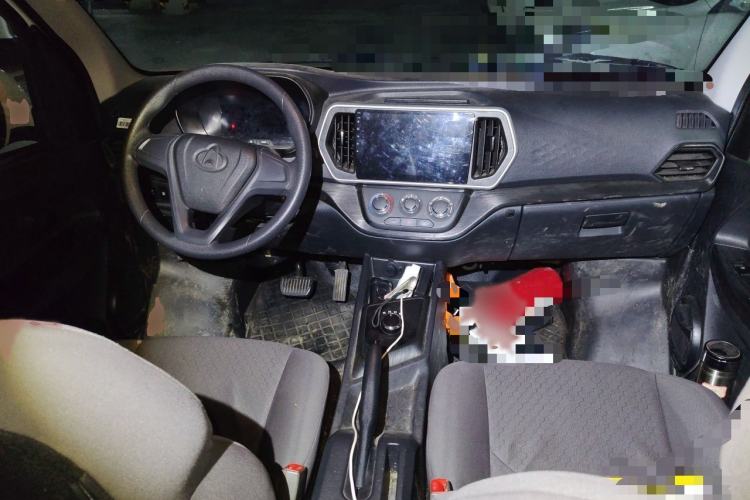 Used CHANGAN KAICHENG Ruixing EM60 2025 Passenger Version Comfort Model 7 Seats 300 km Range Liftback Door Interior 2