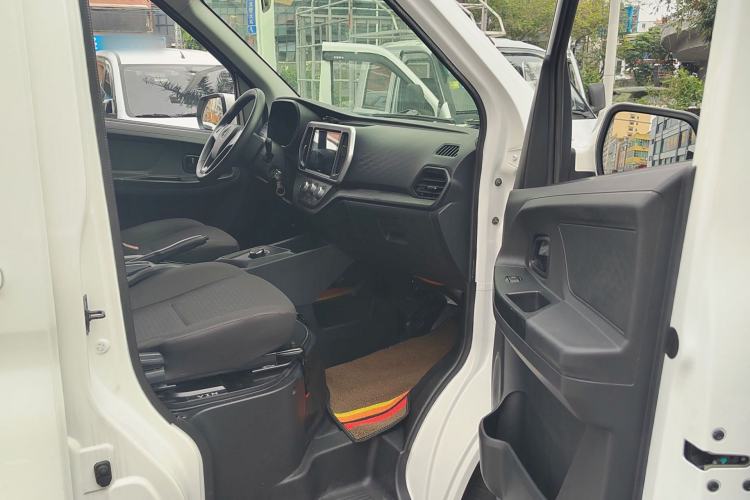 Used CHANGAN KAICHENG Ruixing EM60 2025 Passenger Version Comfort Edition 6 Seats 300 km Range Side-Hinged Doors Interior 3