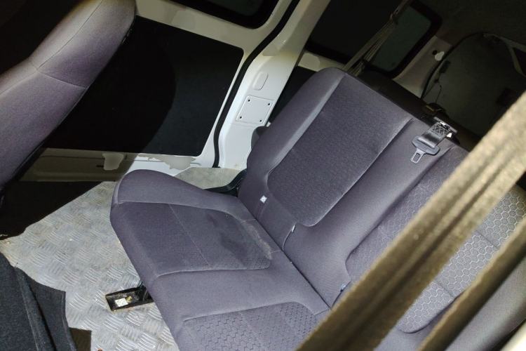 Used CHANGAN KAICHENG Ruixing EM60 2025 Passenger Version Comfort Model 7 Seats 300 km Range Liftback Door Interior 4