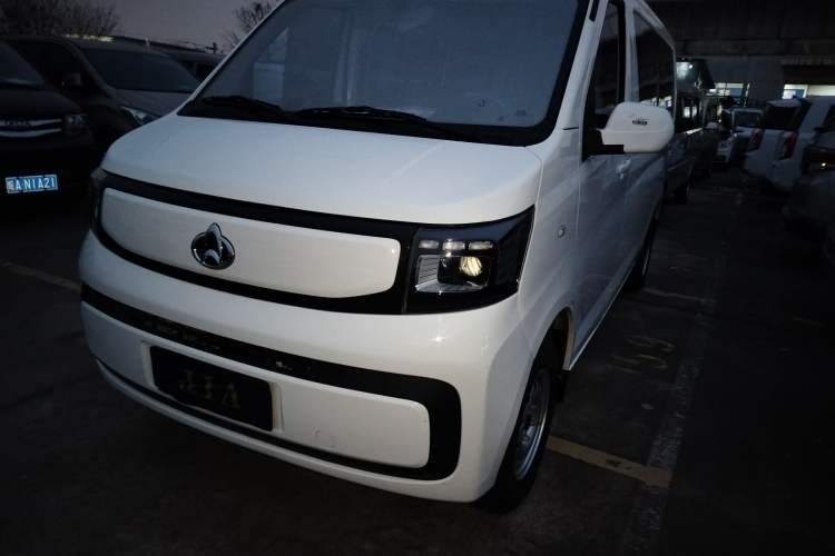 Used CHANGAN KAICHENG Ruixing EM60 2025 Passenger Version Comfort Edition 6 Seats 300 km Range Side-Hinged Doors Left Front Headlight